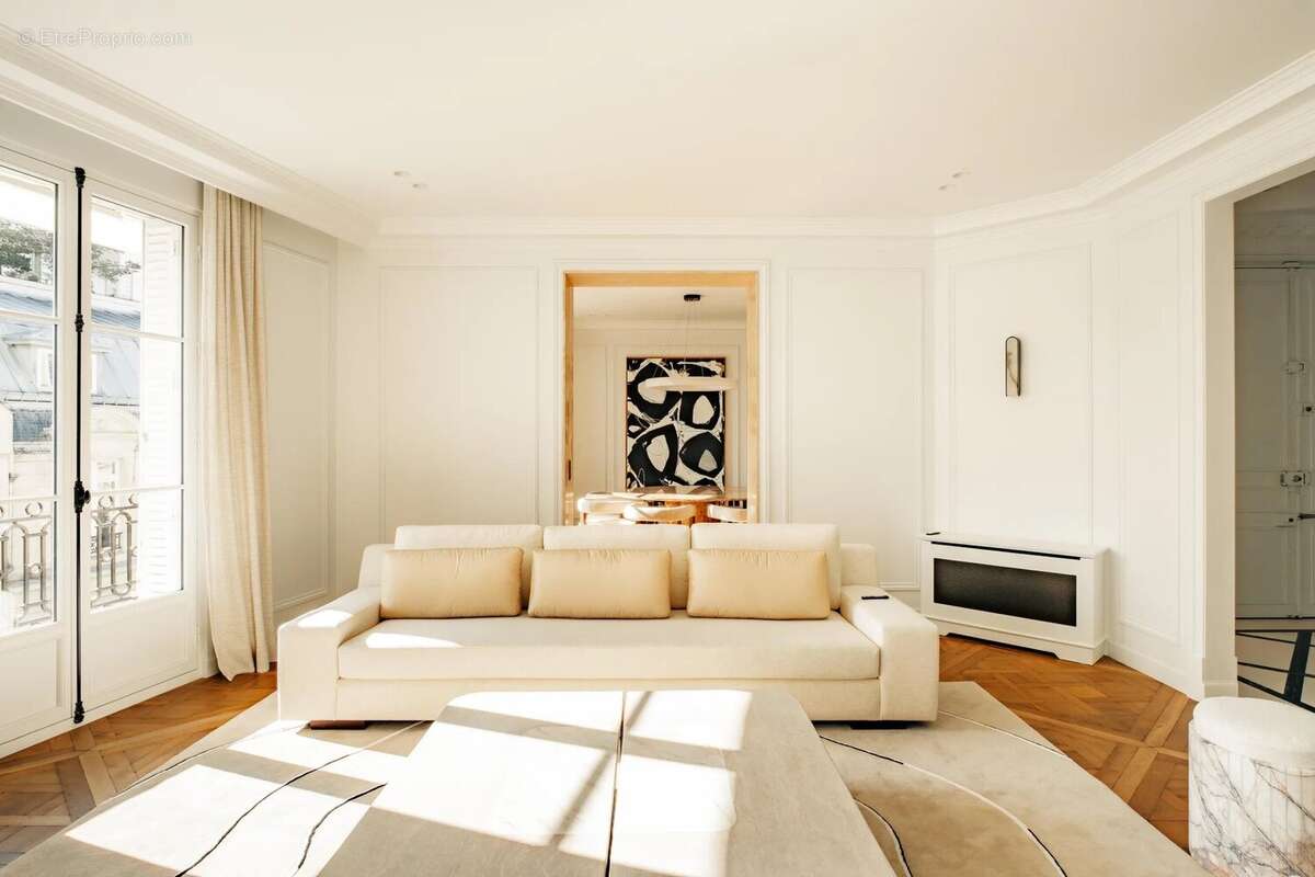 Appartement à PARIS-8E