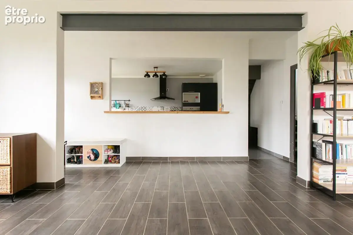 Maison Sèvremoine 5 P . 3 Chs . Bureau . 133.67 M² . T 315 M² . Garage - photo 4