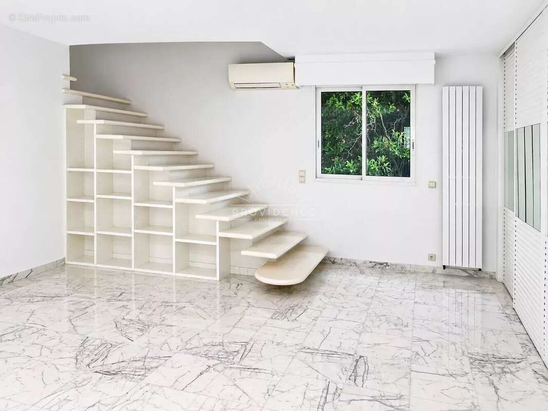 Le Cannet Europe - Villa 266 m², 5 chambres, piscine, jardin plat et vue mer - photo 8