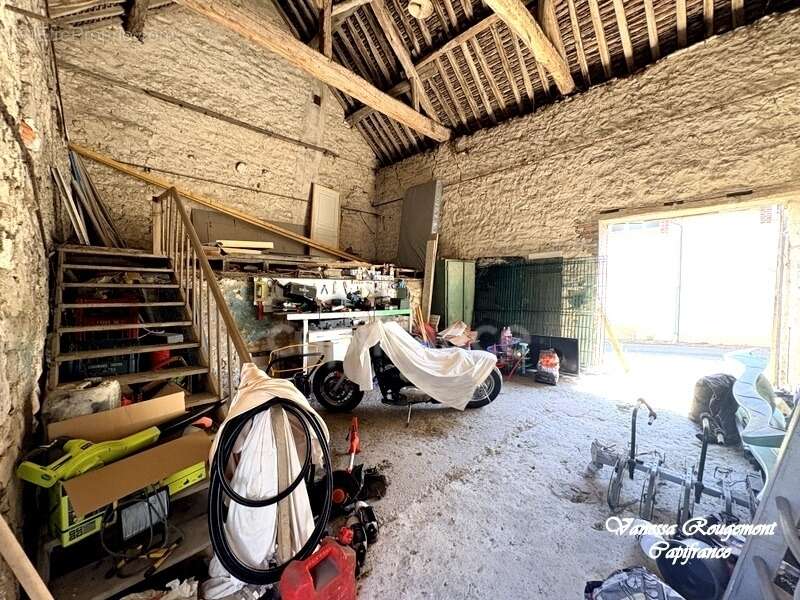 À vendre – Maison de village 4 chambres avec jardin, dépendances, grange et espace spa - photo 14