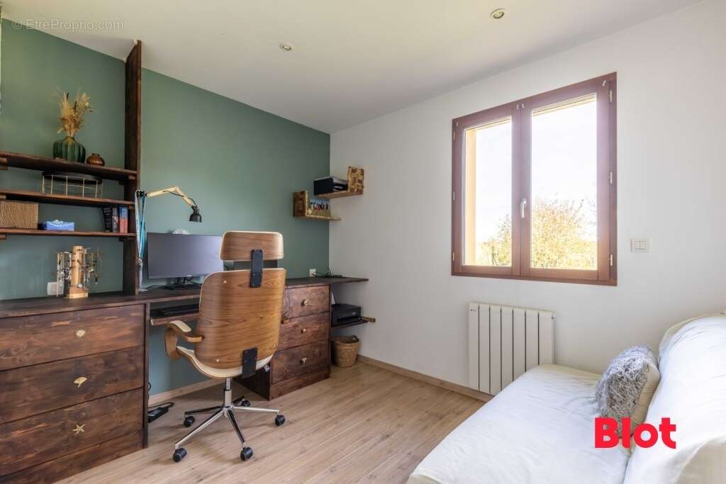 Maison à MONTREUIL-SUR-ILLE