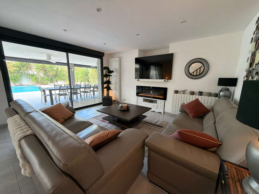 Maison à SAINT-LAURENT-D'AIGOUZE