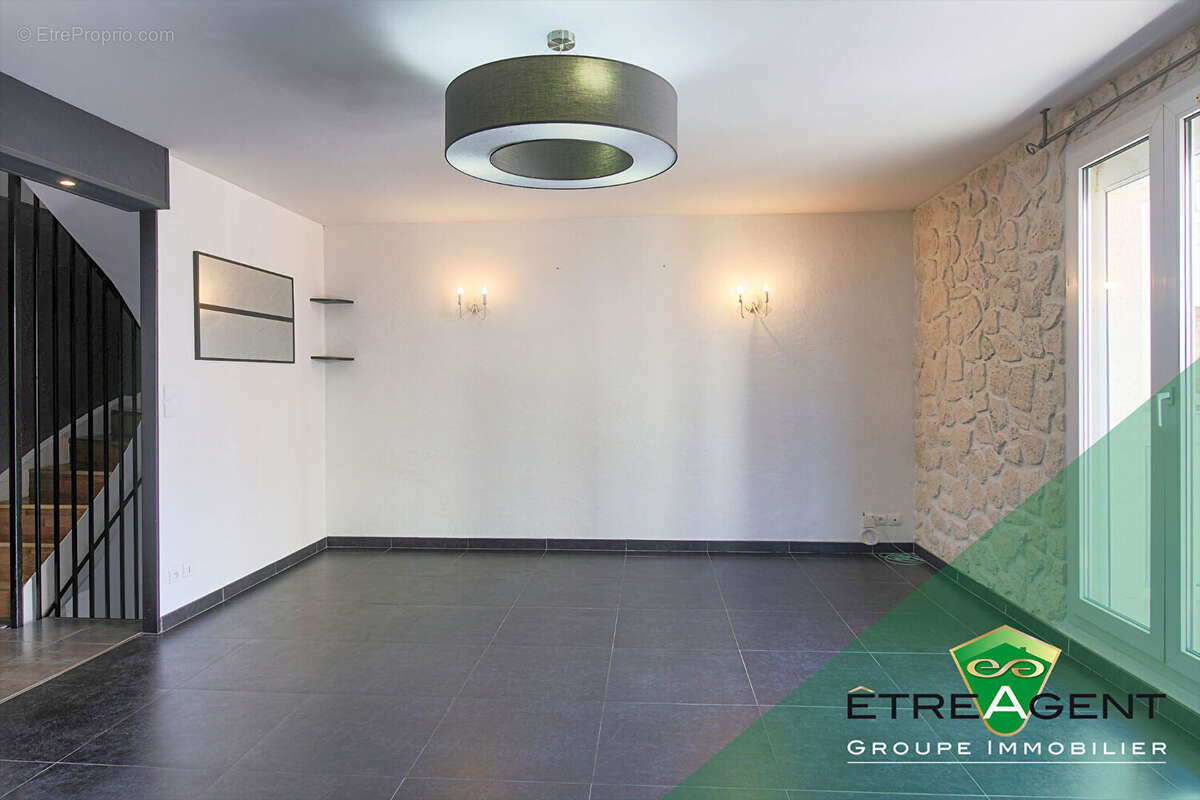 Appartement à ISSOU