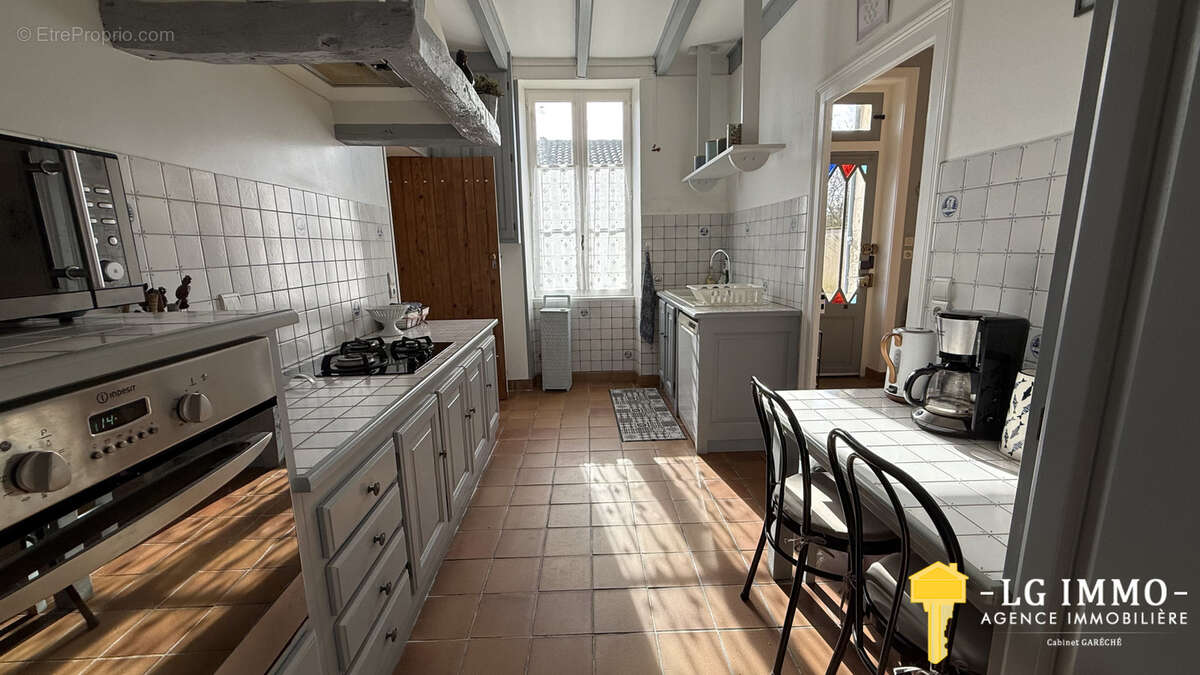 Maison à BRIE-SOUS-MORTAGNE
