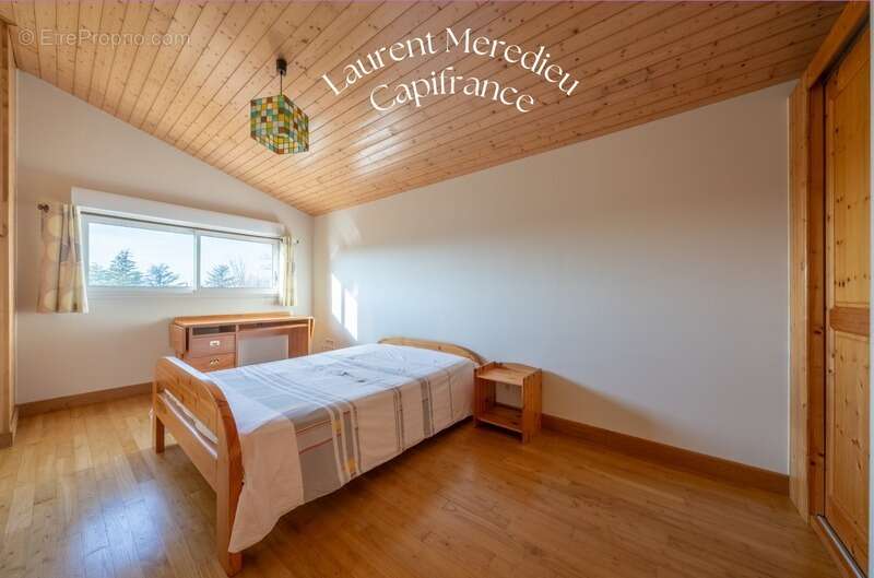 CUBZAC-LES-PONTS – Maison de 196 m² - 5 Chambres- sur terrain arboré - photo 13