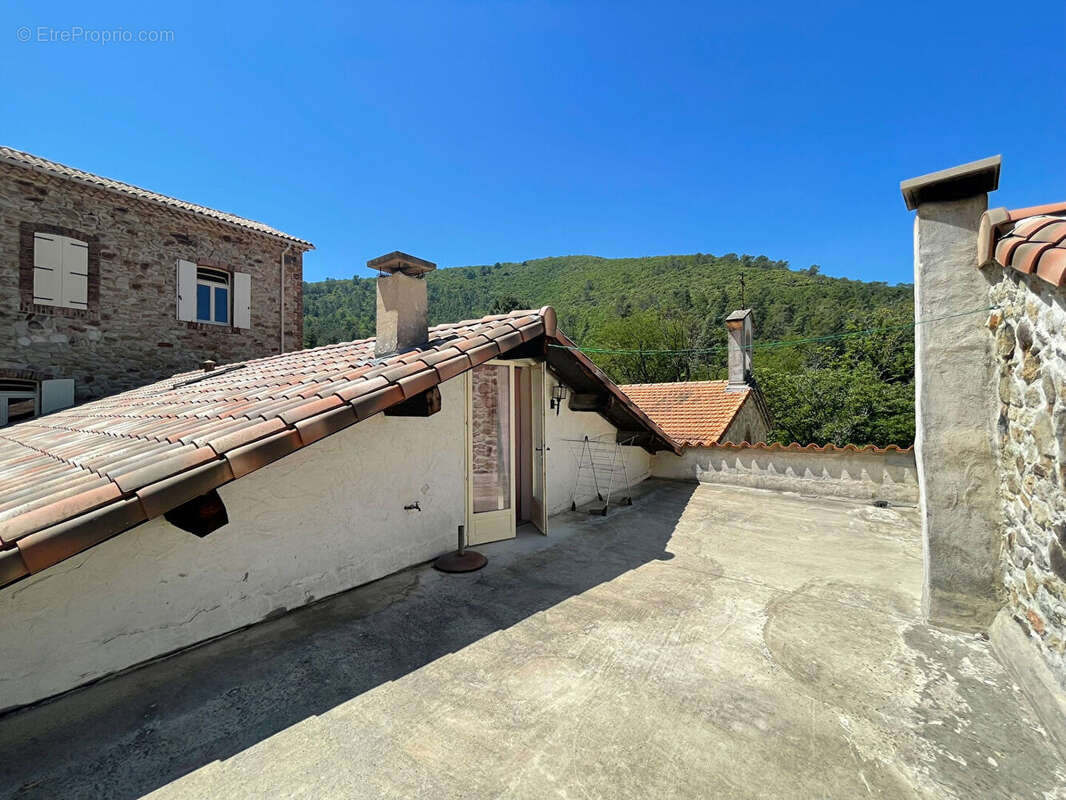 Appartement à MEYRANNES