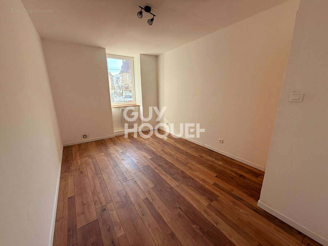 Appartement à COUCHES