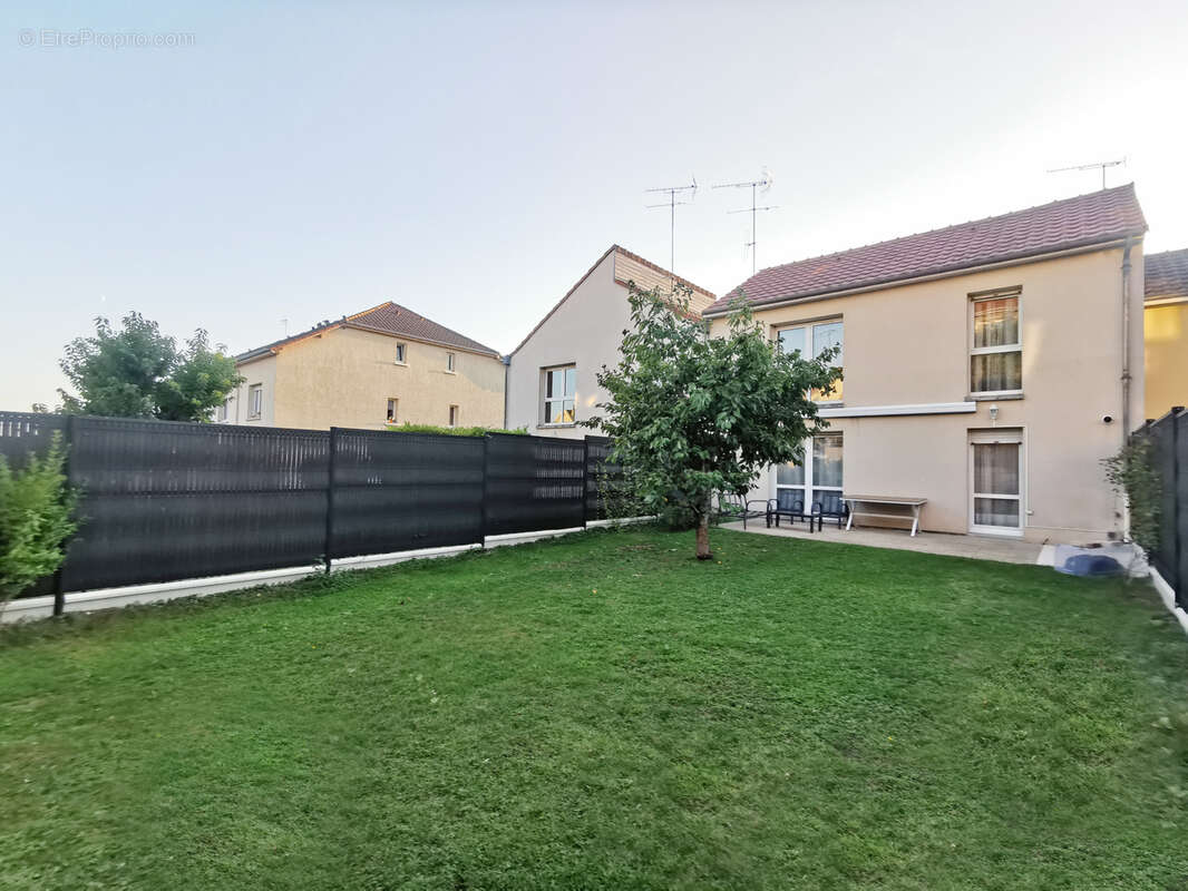 Maison à SAINTE-SAVINE