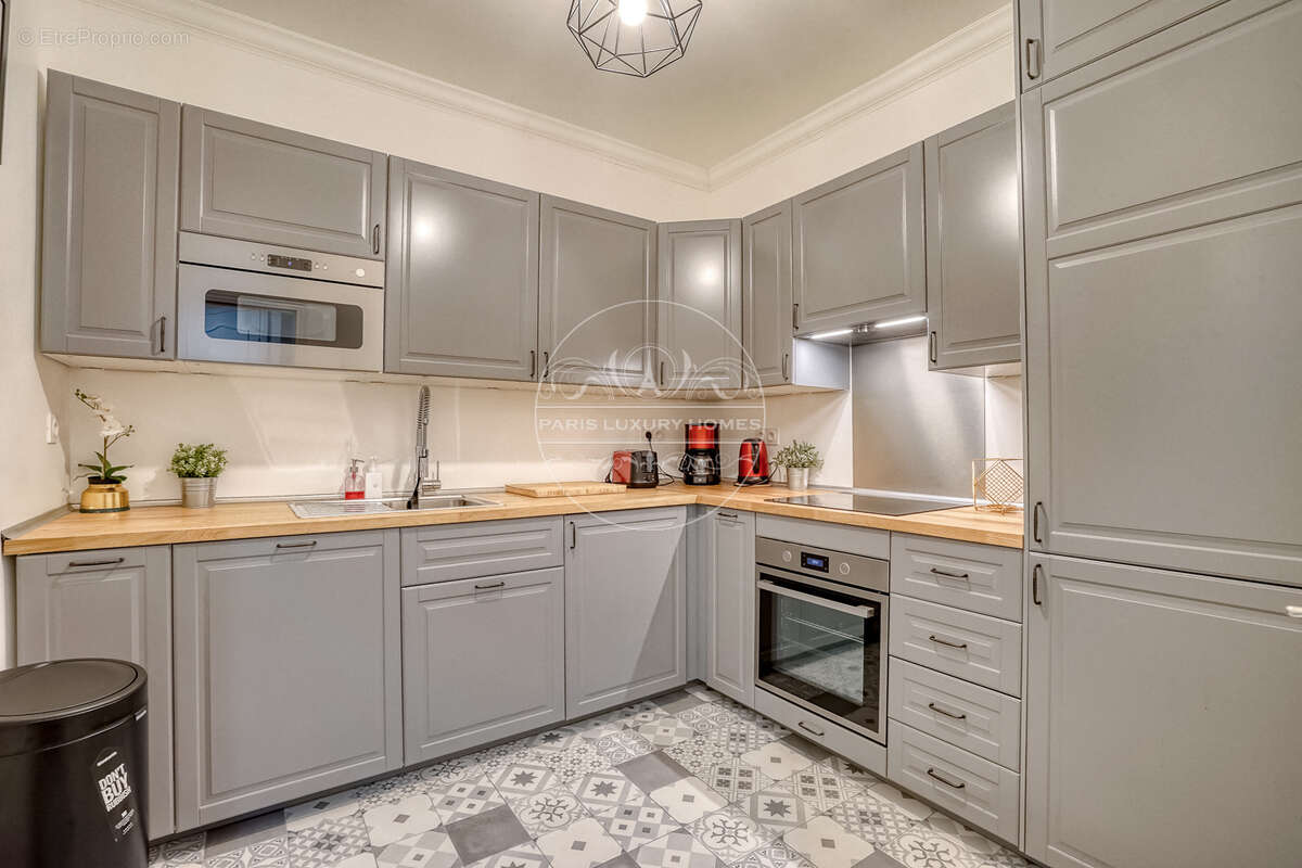 Appartement à PARIS-1E