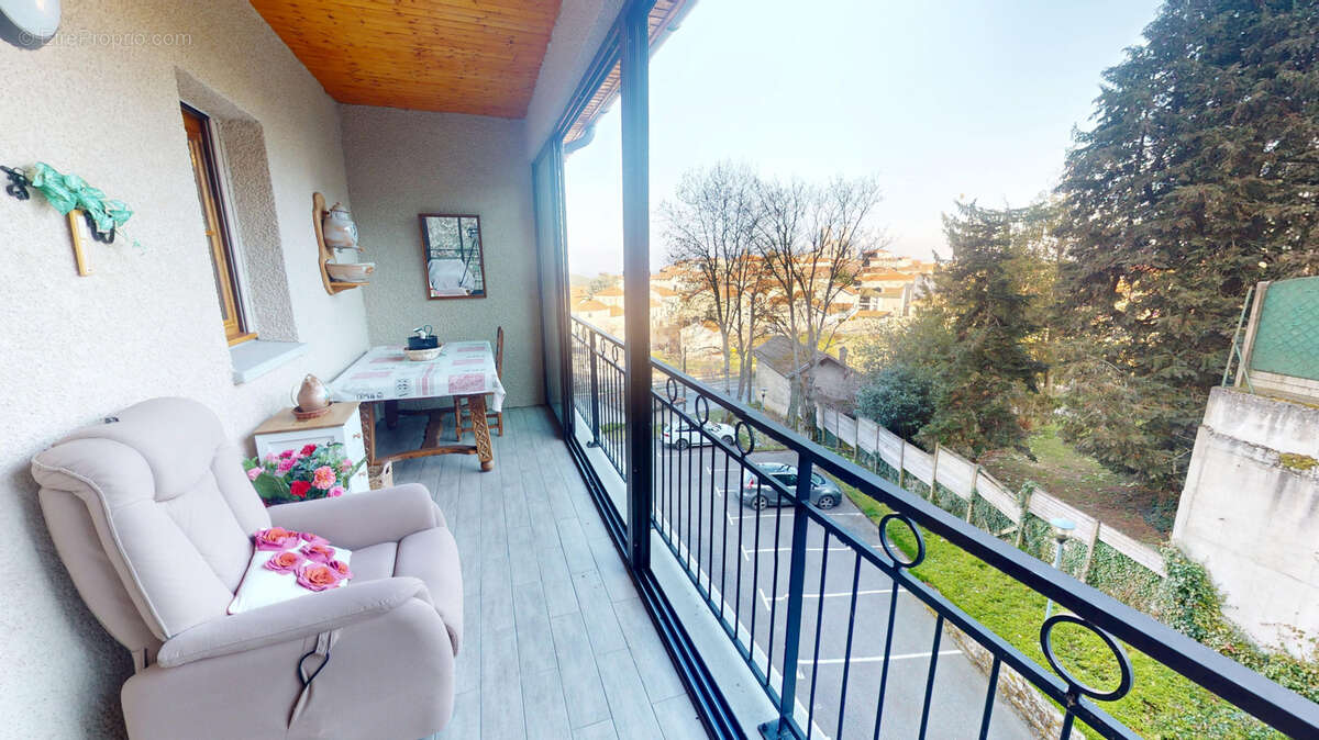 Appartement à SAINT-BONNET-LE-CHATEAU