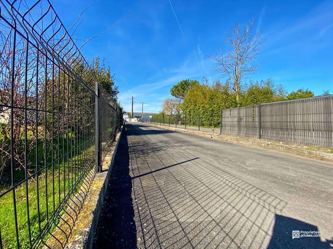 Maison à AMBARES-ET-LAGRAVE