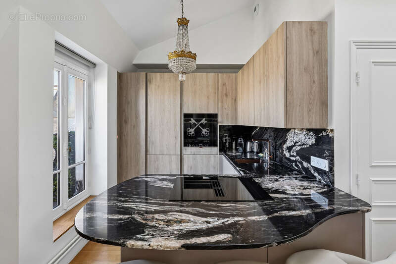 Appartement à PARIS-8E