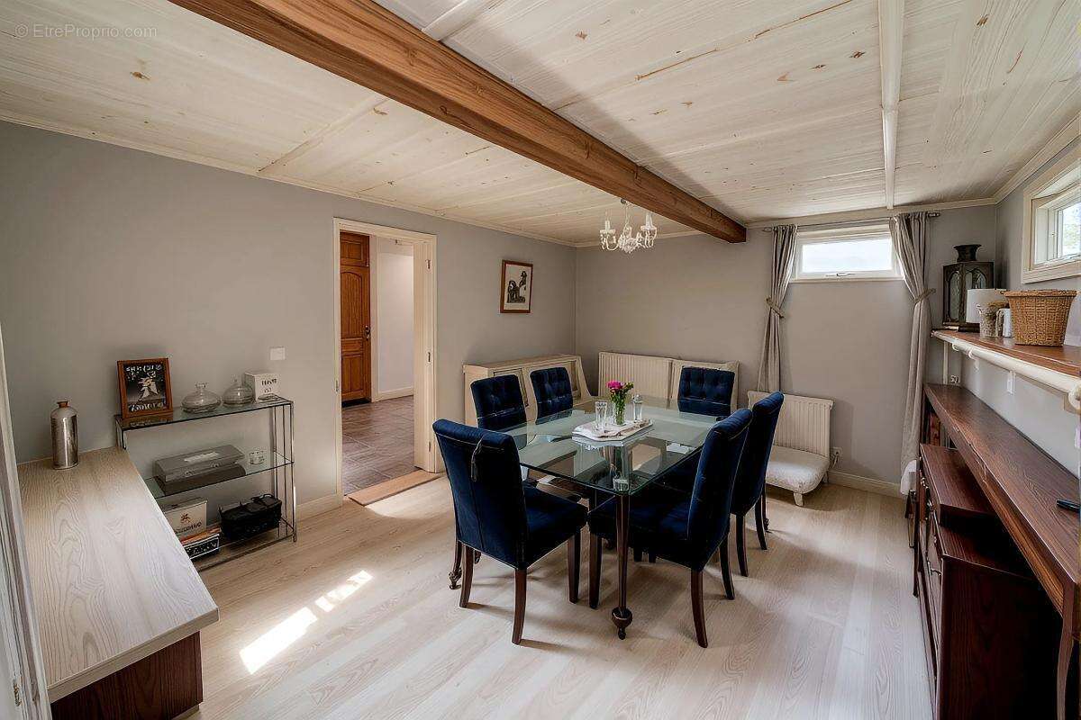 Maison à MONTIGNY-LENGRAIN