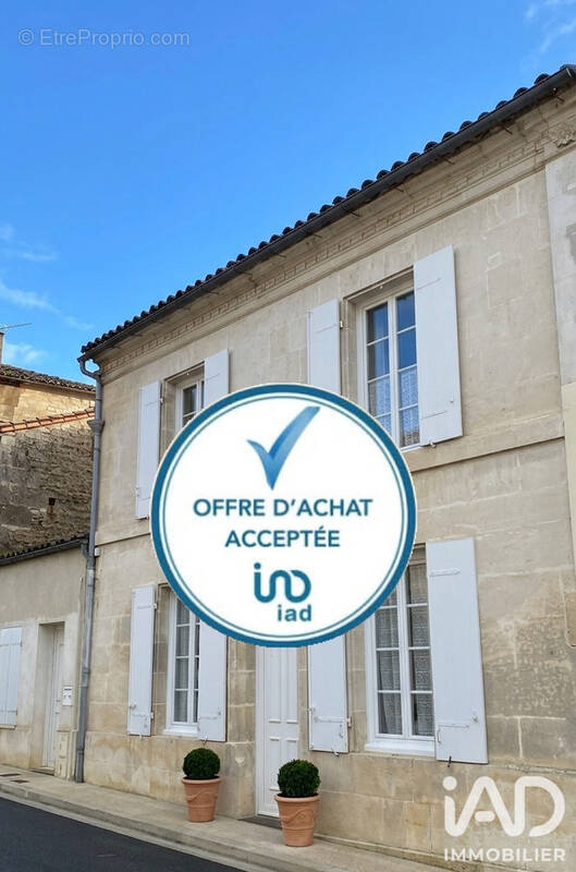 Photo 1 - Maison à SAINT-MEME-LES-CARRIERES