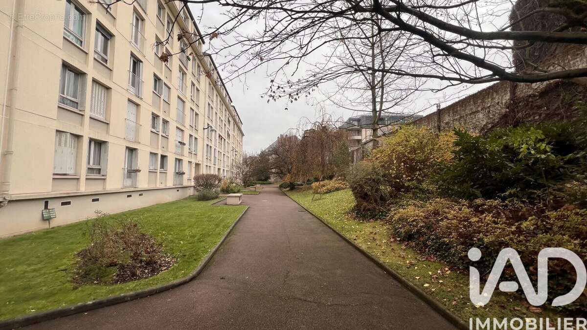 Photo 2 - Appartement à LE KREMLIN-BICETRE