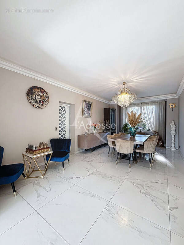 Chelles - propriété d'exception de 254m² - piscine chauffée - prestations luxueuses - photo 3