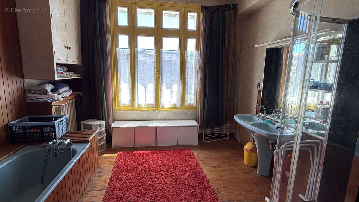 Maison à SAINT-JEAN-D'ANGELY