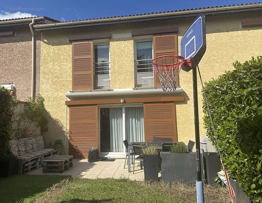 Maison à GREZIEU-LA-VARENNE