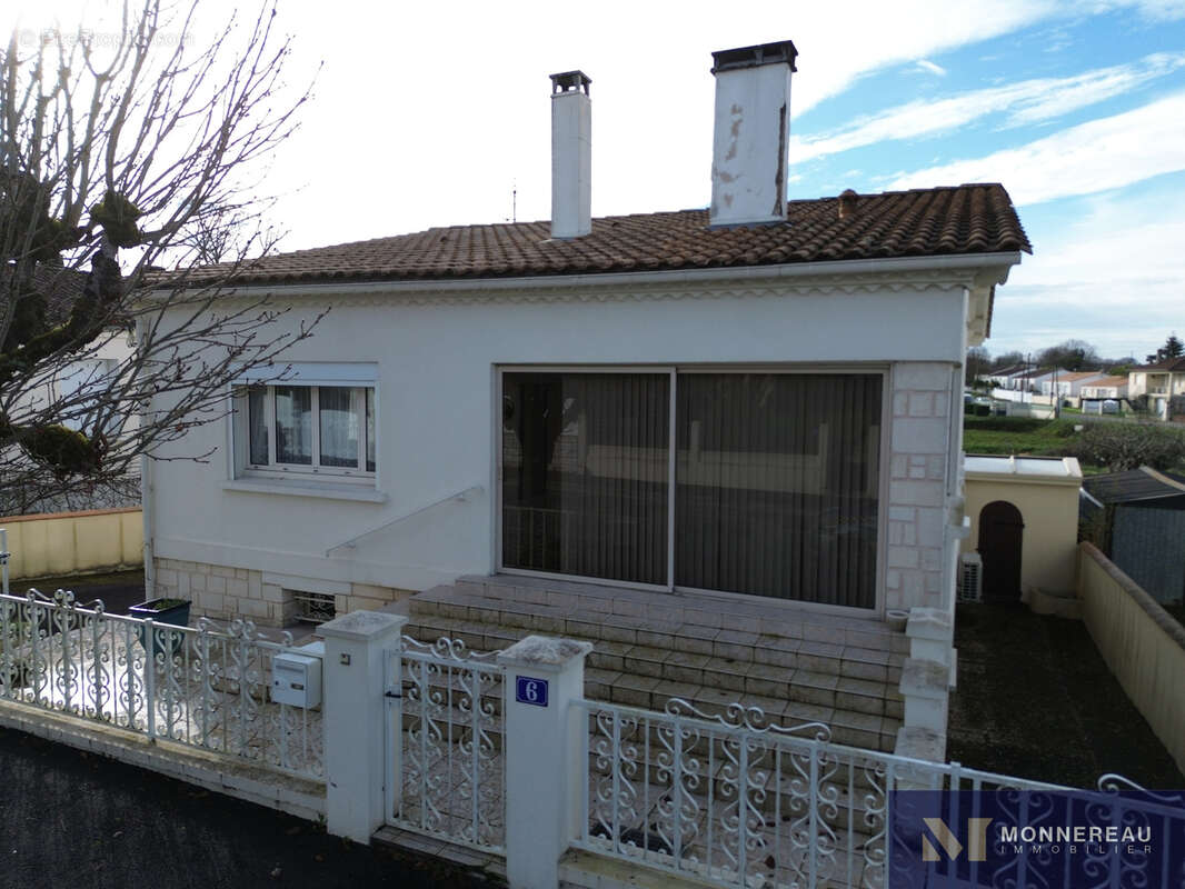 Maison à JONZAC