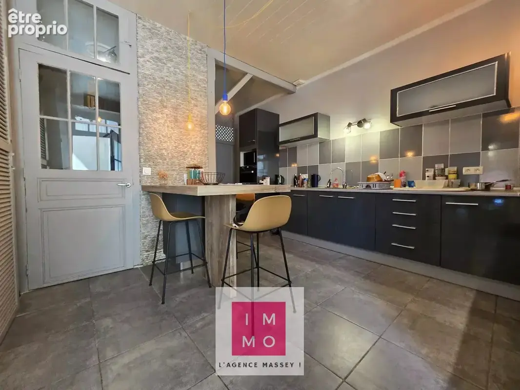 TARBES – Grand duplex de caractère, 4 chambres, terrasse, garage 26m² et parking - photo 3