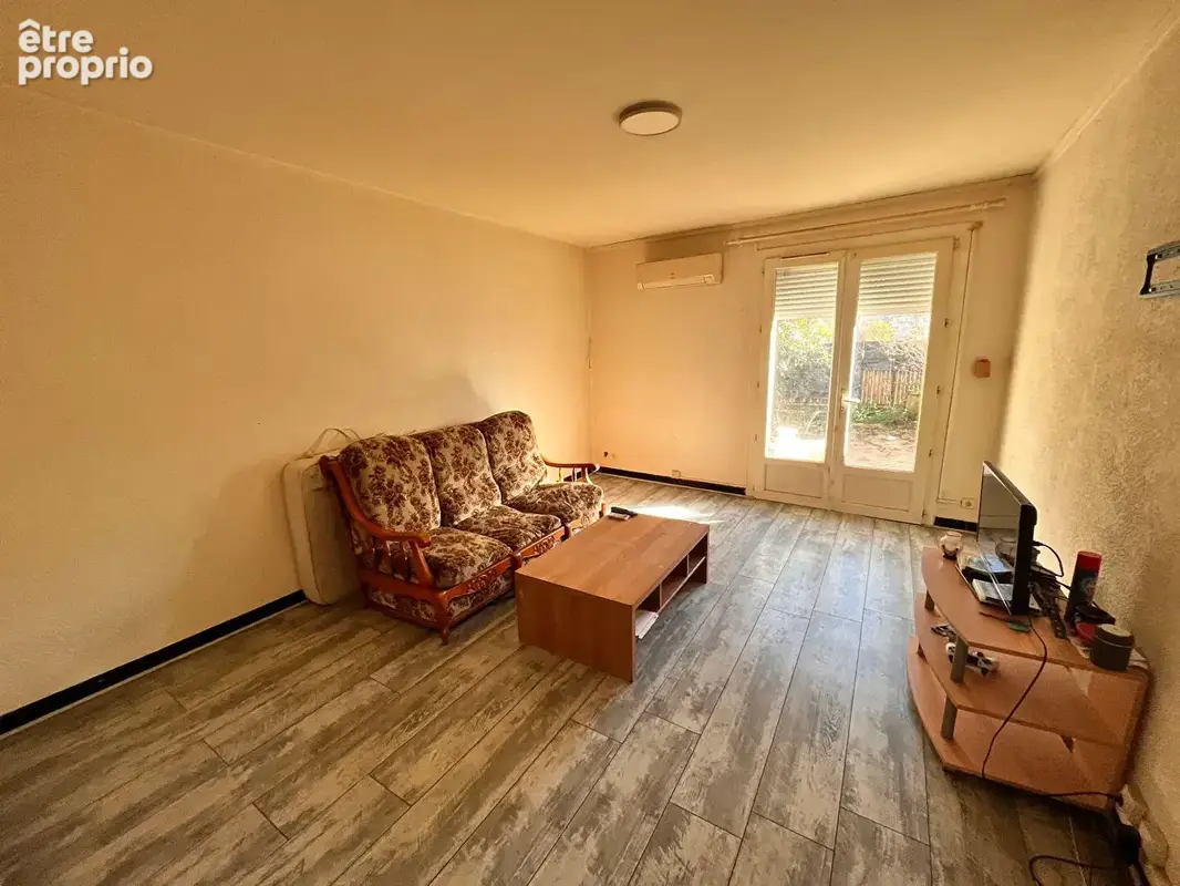 Immeuble en ville 2 appartements avec cours et garages - photo 9