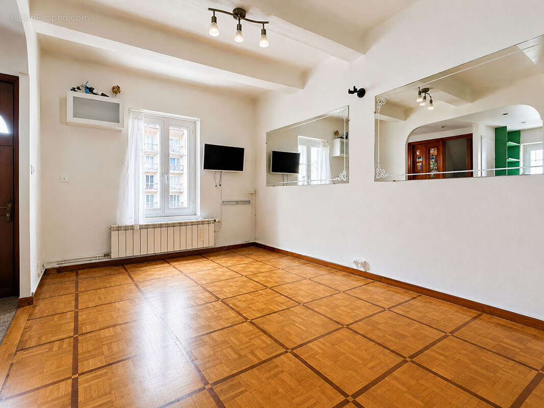 Appartement à MARSEILLE-5E
