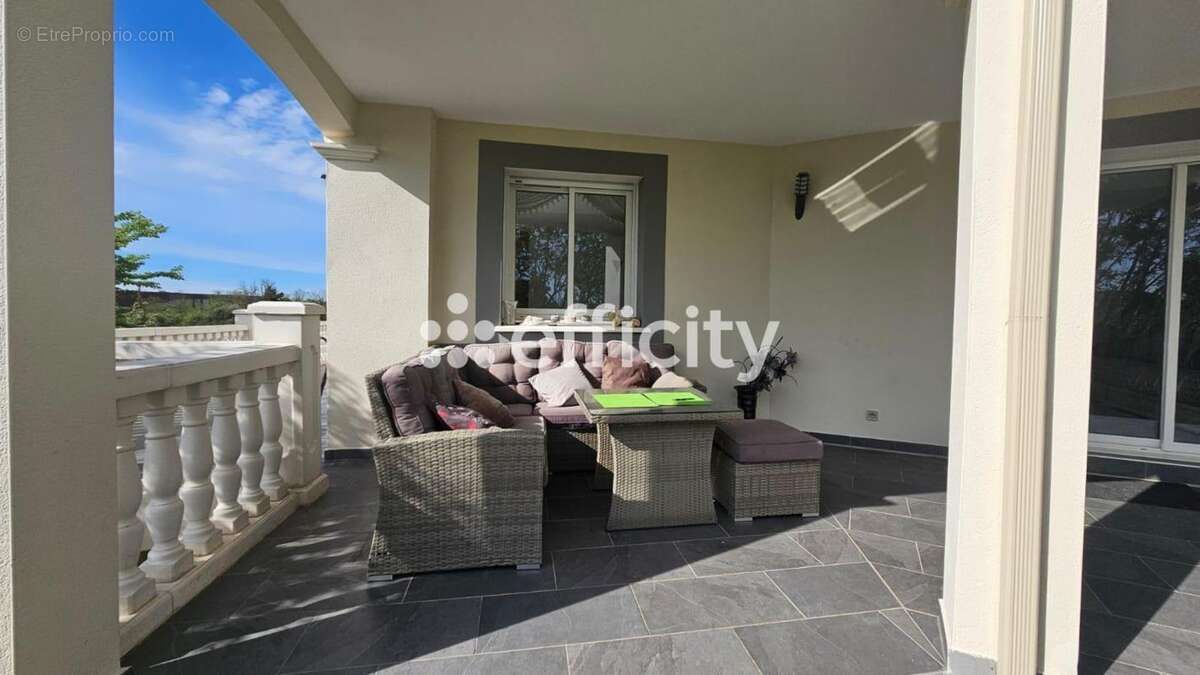 Maison à COURNONSEC