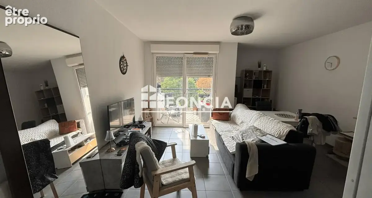 Appartement à vendre – Lormont  Résidence récente avec balcon et parking - photo 3