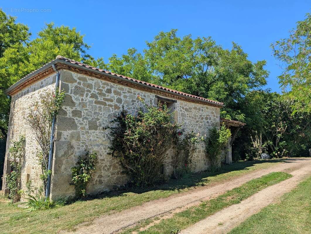 Belle maison en pierre avec gites et piscine - photo 14