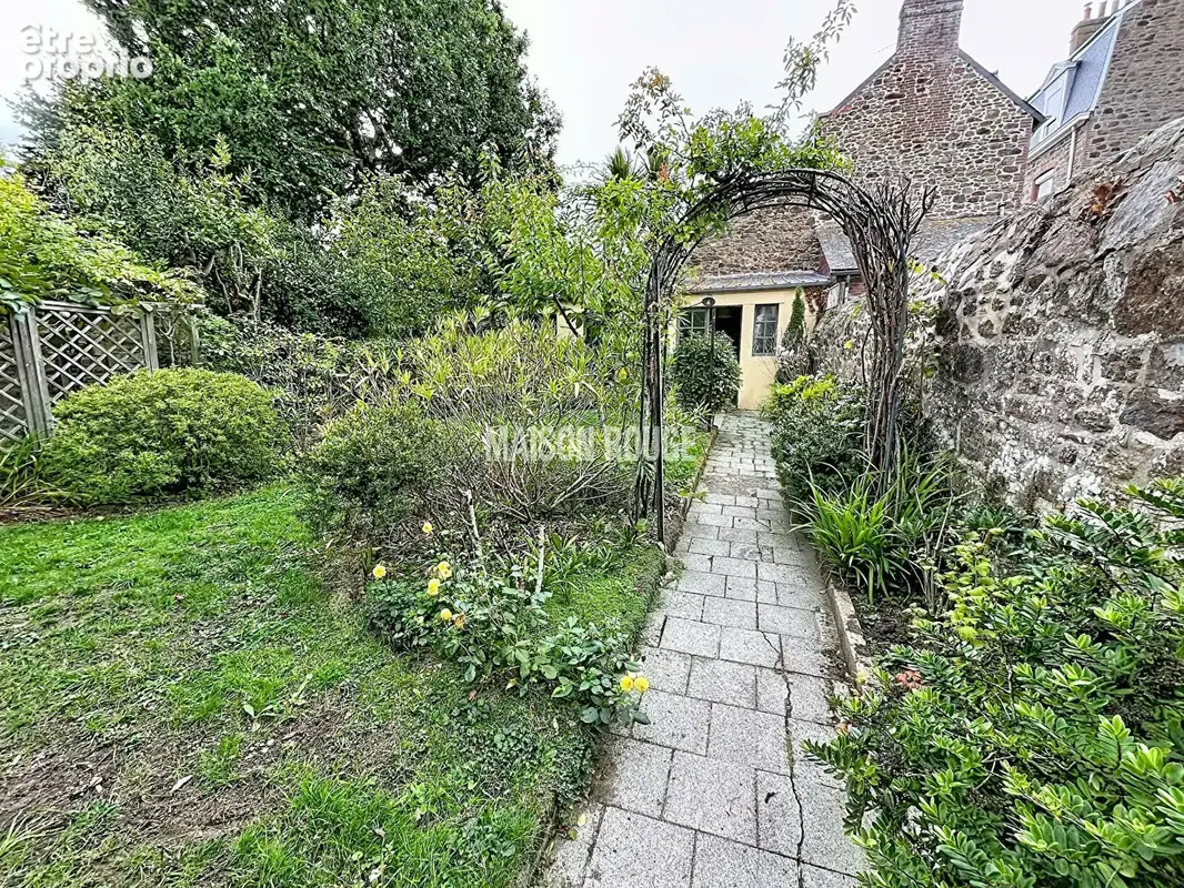 Maison de charme à Saint-Servan entièrement rénovée avec jardin et stationnement - photo 19