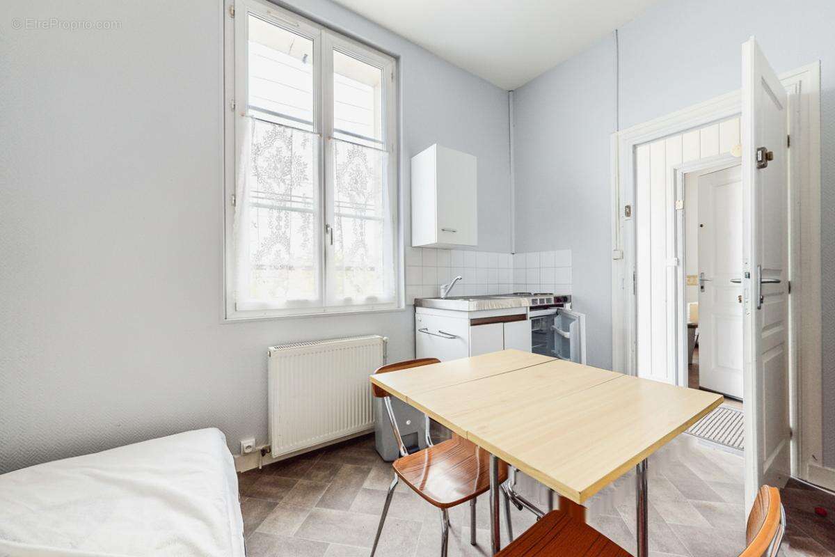 Immeuble de rapport à Saintes, 6 logements meublés, fort potentiel locatif - photo 10