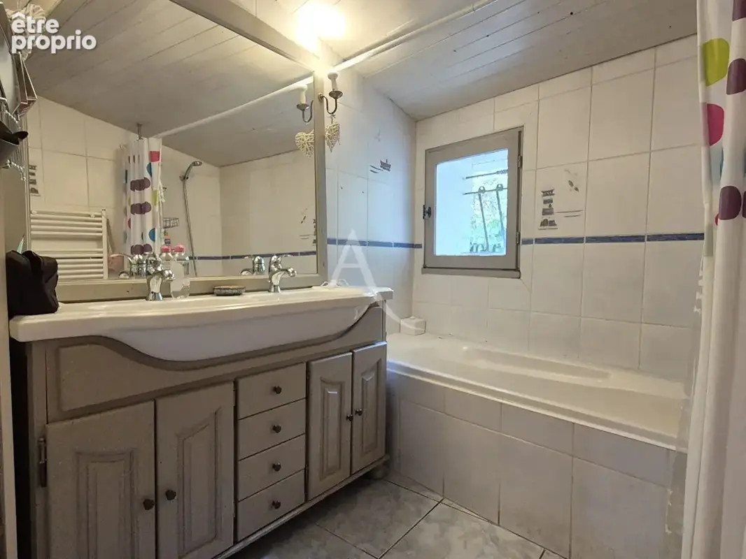 GRADIGNAN - Belle maison familiale avec piscine et garage - photo 8