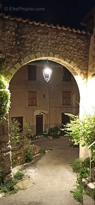 Maison à AIGUINES