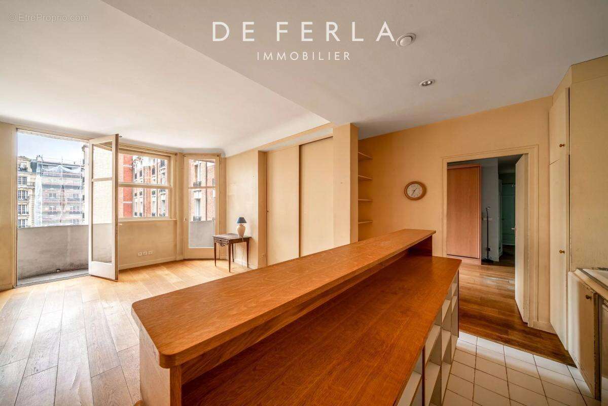 Appartement à PARIS-14E