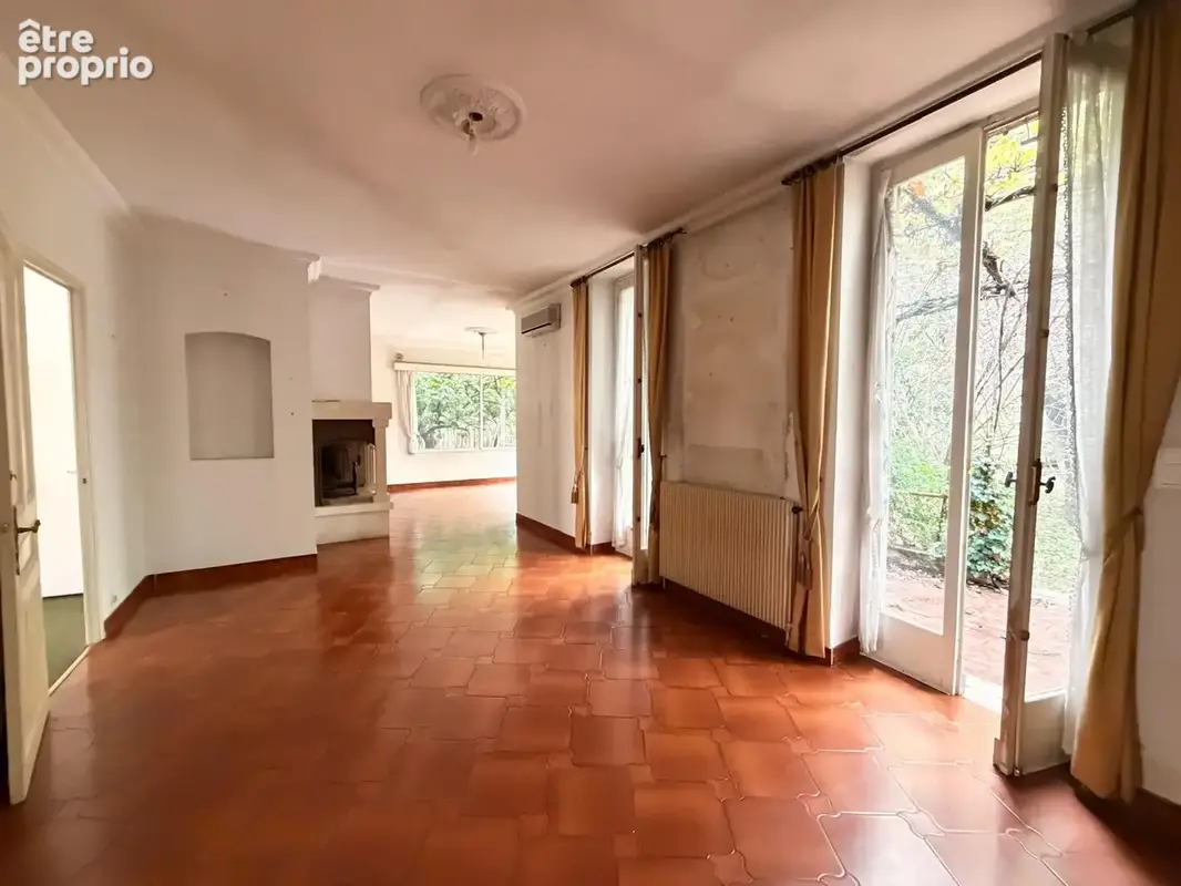 NIMES JEAN JAURES Magnifique maison 4 pièces de 120 m2 sur parcelle de 950 m2 - photo 6
