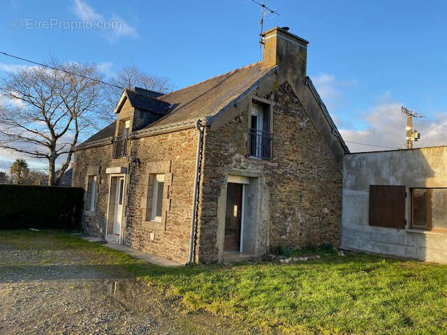 Maison à REGUINY