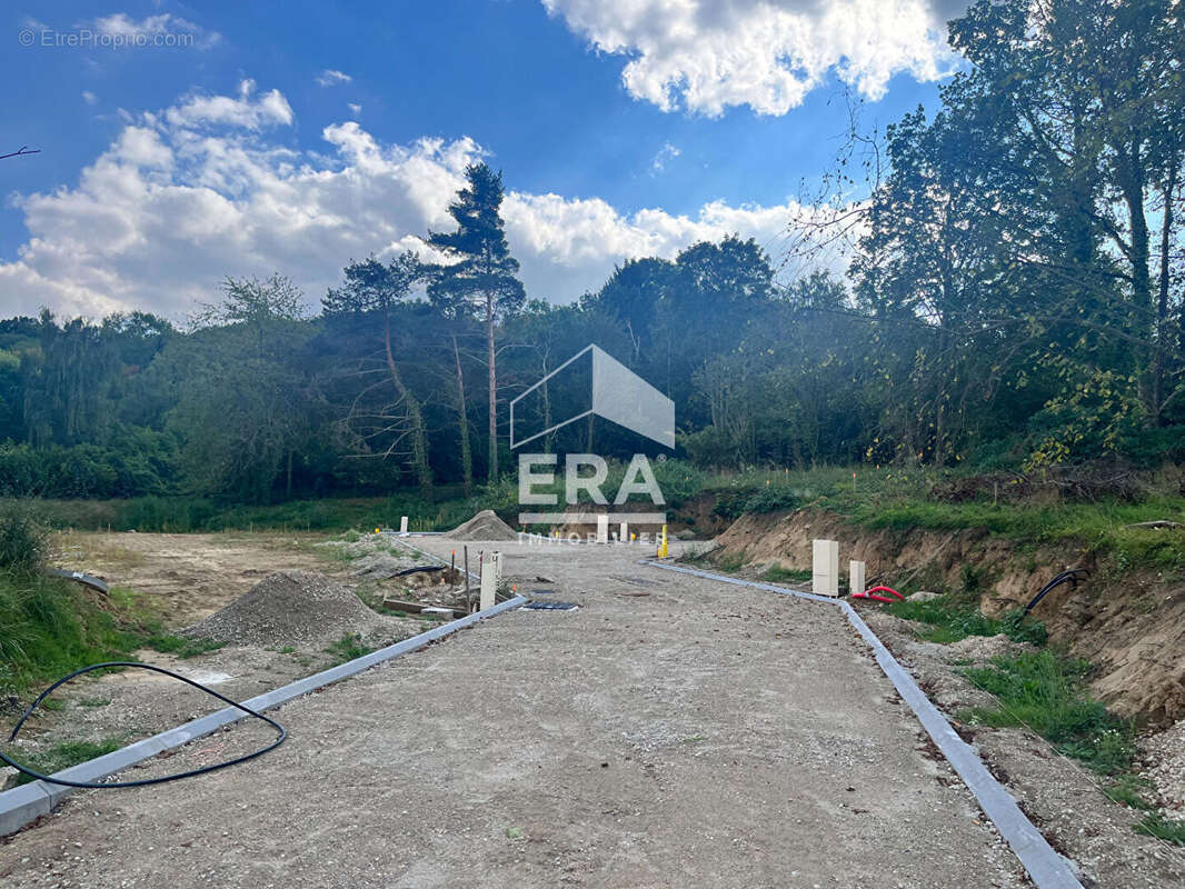 Terrain à BAZOCHES-SUR-GUYONNE