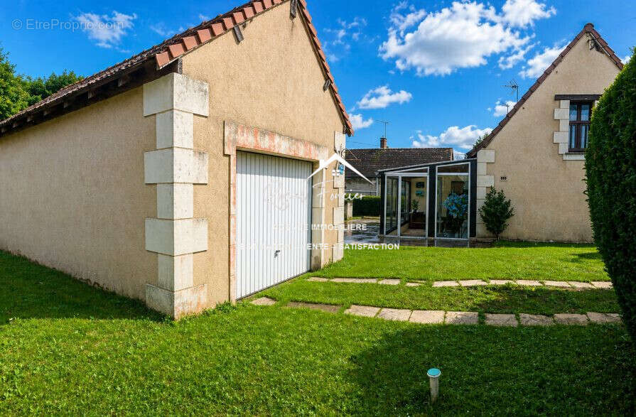 Garage - Maison à CHARNIZAY