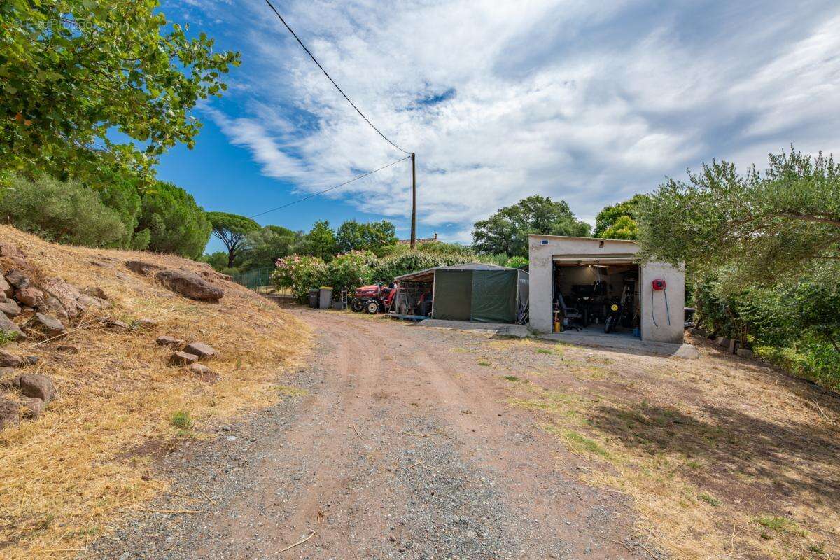 Maison à ROQUEBRUNE-SUR-ARGENS