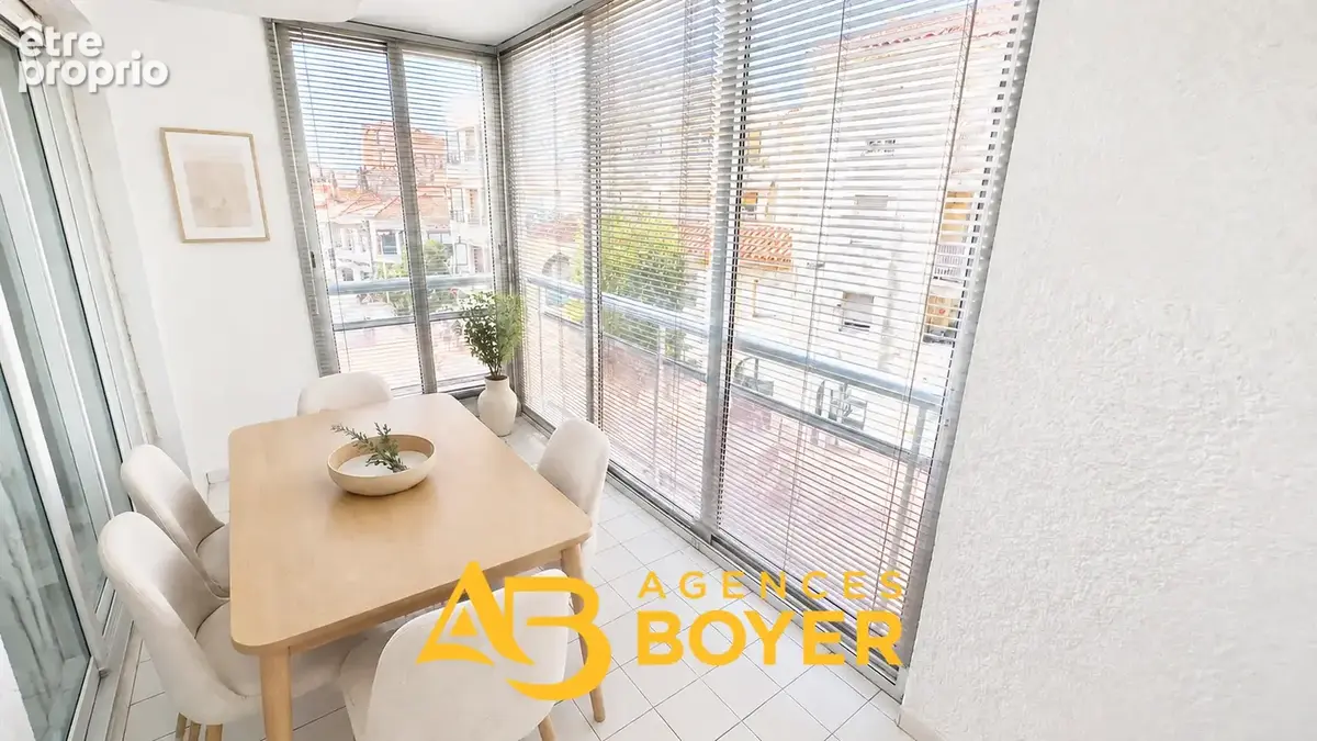 Bandol   Exclusivité : T2 en centre?ville avec ascenseur et terrasse fermée - photo 3