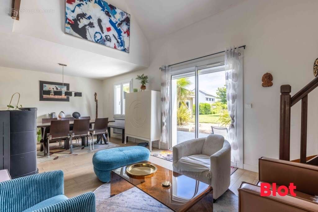 Maison 133 m² à Crevin  - photo 8
