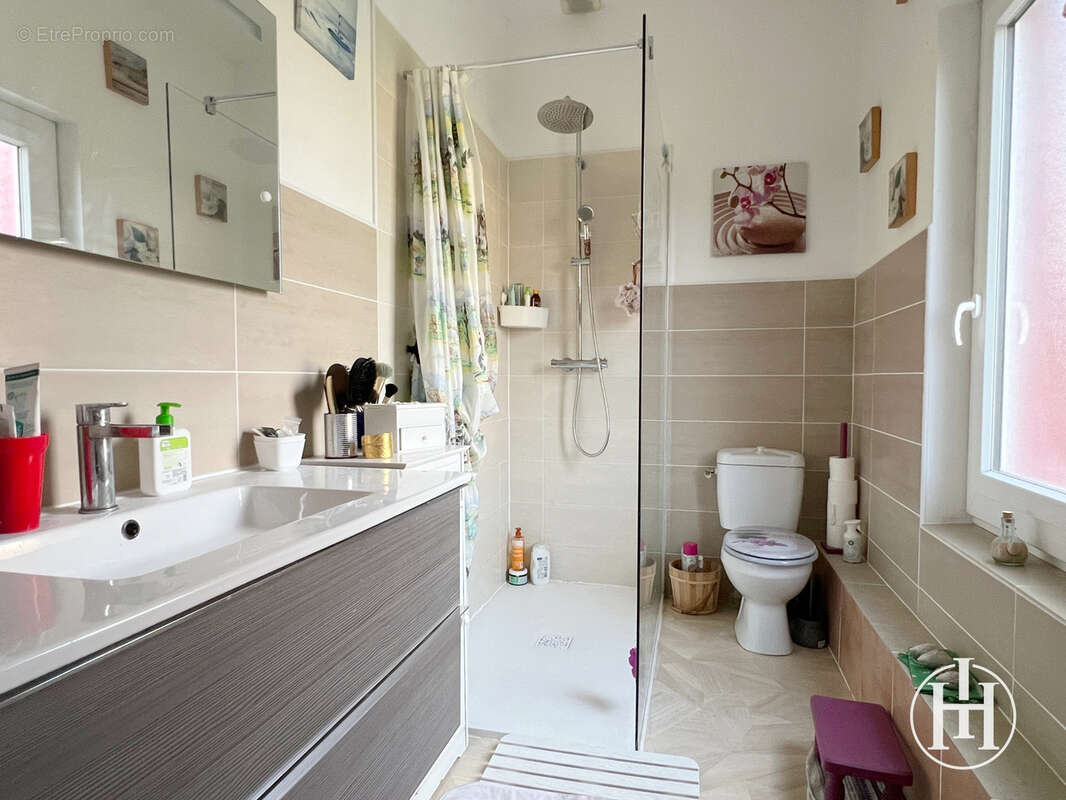 Maison à VALLON-EN-SULLY