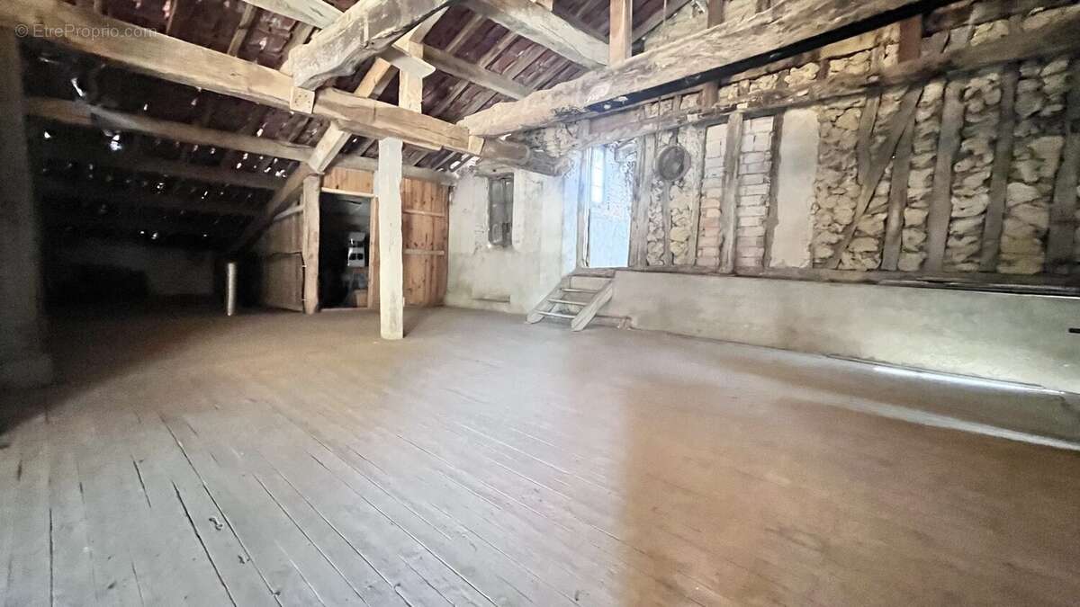 Beaucoup de potentiel à développer pour cet ancien corps de ferme des années 1850 - photo 10