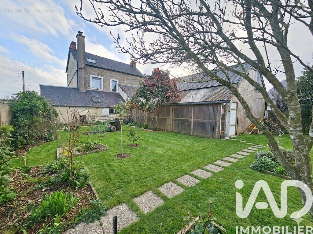 Photo 1 - Maison à SAINT-MEEN-LE-GRAND