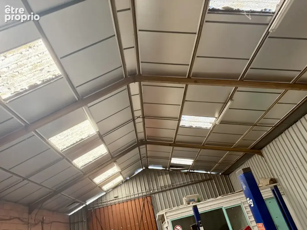 Hangar de 840 m2 plus une maison de 77m2 - photo 5