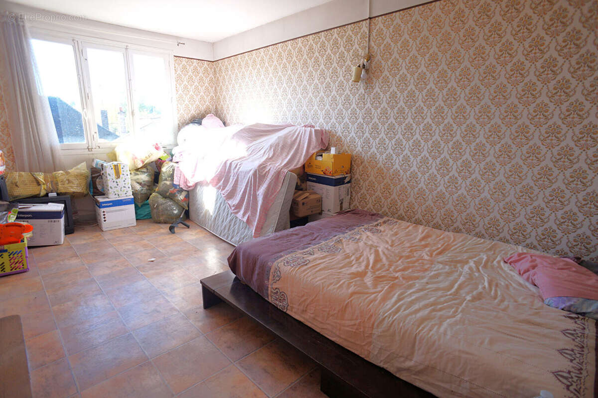 Maison à LAROCHE-SAINT-CYDROINE