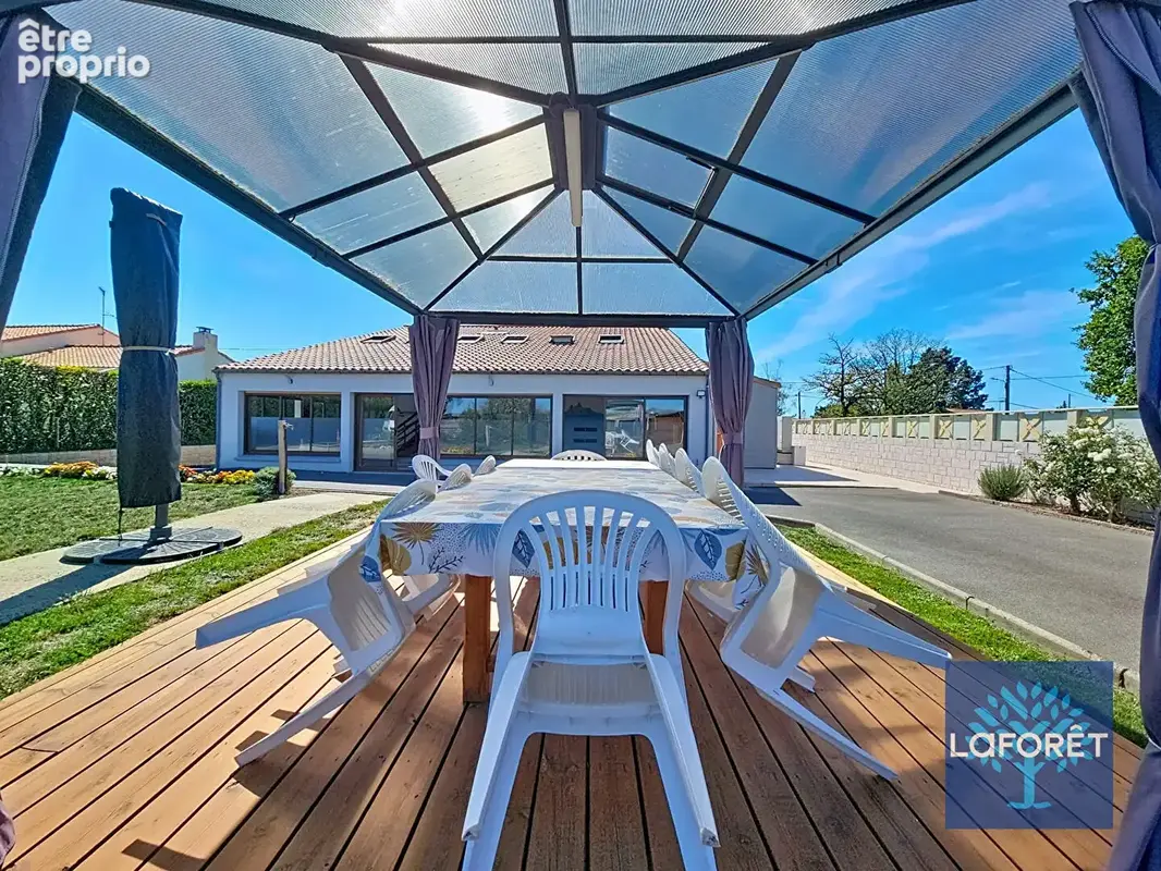 Photo Maison à Beaufou au prix de 361 000€