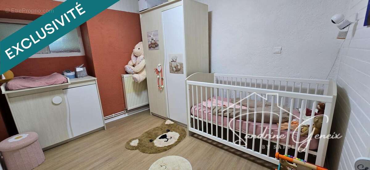 Maison 80 m² à Saint-Germain-Lembron  - photo 8