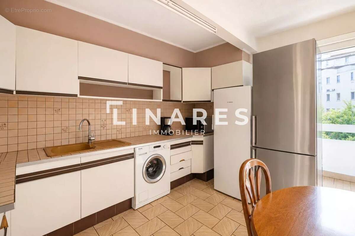 SALIDA - Appartement T3 de 72m2 - Terrasse - Cave - 13004 Cinq Avenues - photo 3