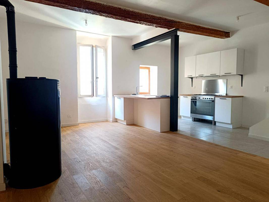 Maison à SAINT-CHAMAS